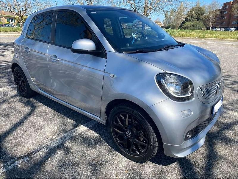 Usata Smart ForFour Superpassion 71 CV (52 kW) 2019 Argento Utilitaria