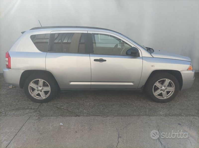 Grigio Usata 2008 Jeep Compass SUV | 3500 € (Buon prezzo) - Immagine 1/4
