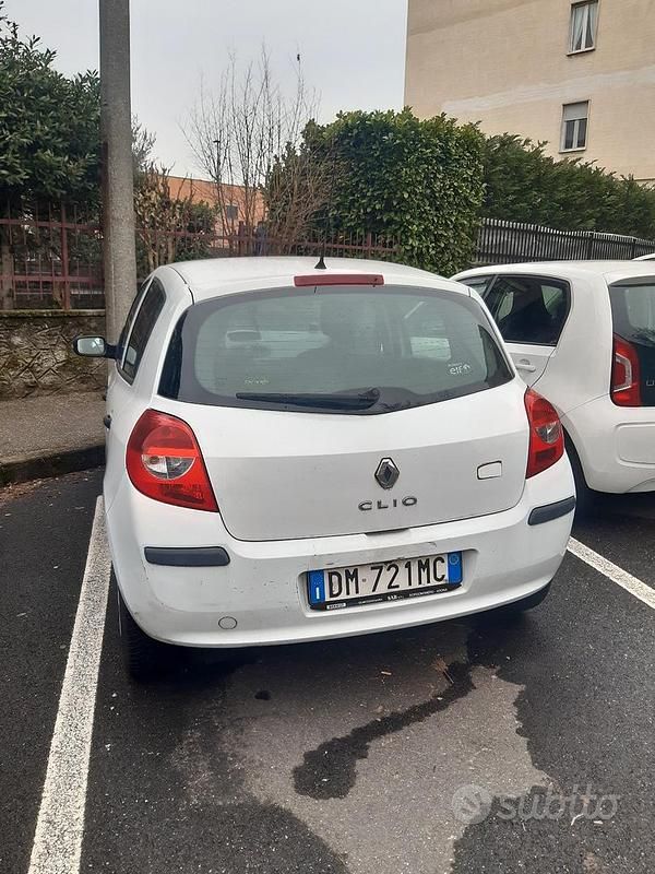 Bianco Usata 2008 Renault Clio II Berlina | 1500 € (Super prezzo) - Immagine 1/4