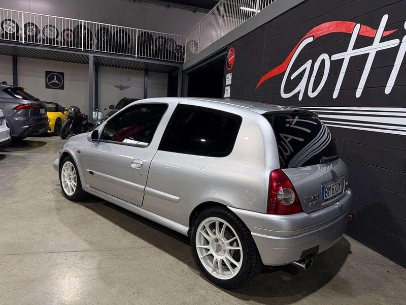 Usata Renault Clio II 169 CV (124 kW) 2000 Grigio Utilitaria