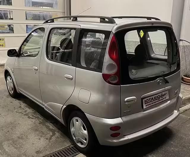 Usata Toyota Yaris 86 CV (63 kW) 2002 Argento Station wagon