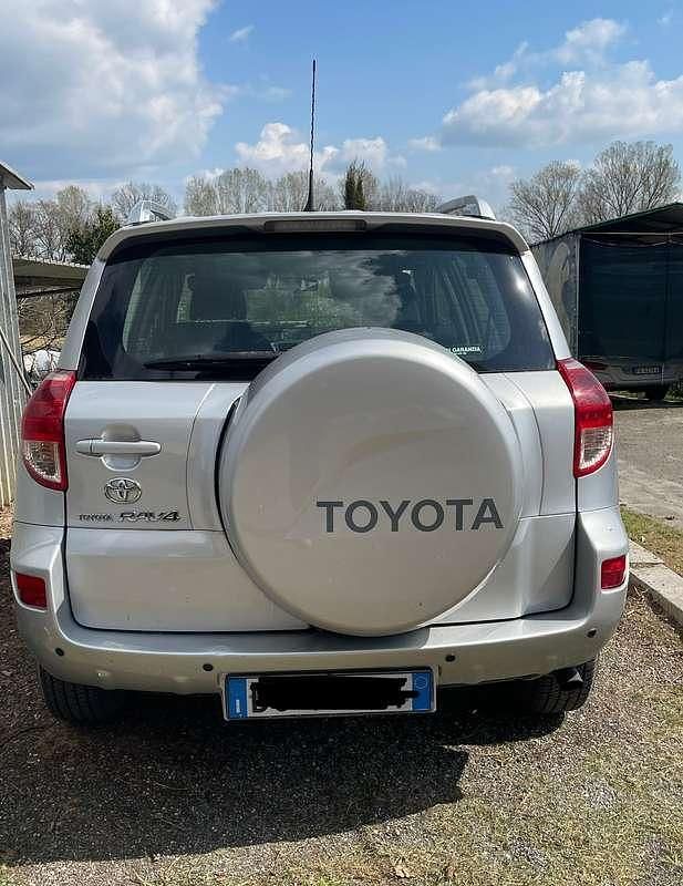 Usata Toyota RAV4 Sol 136 CV (100 kW) 2006 Argento SUV