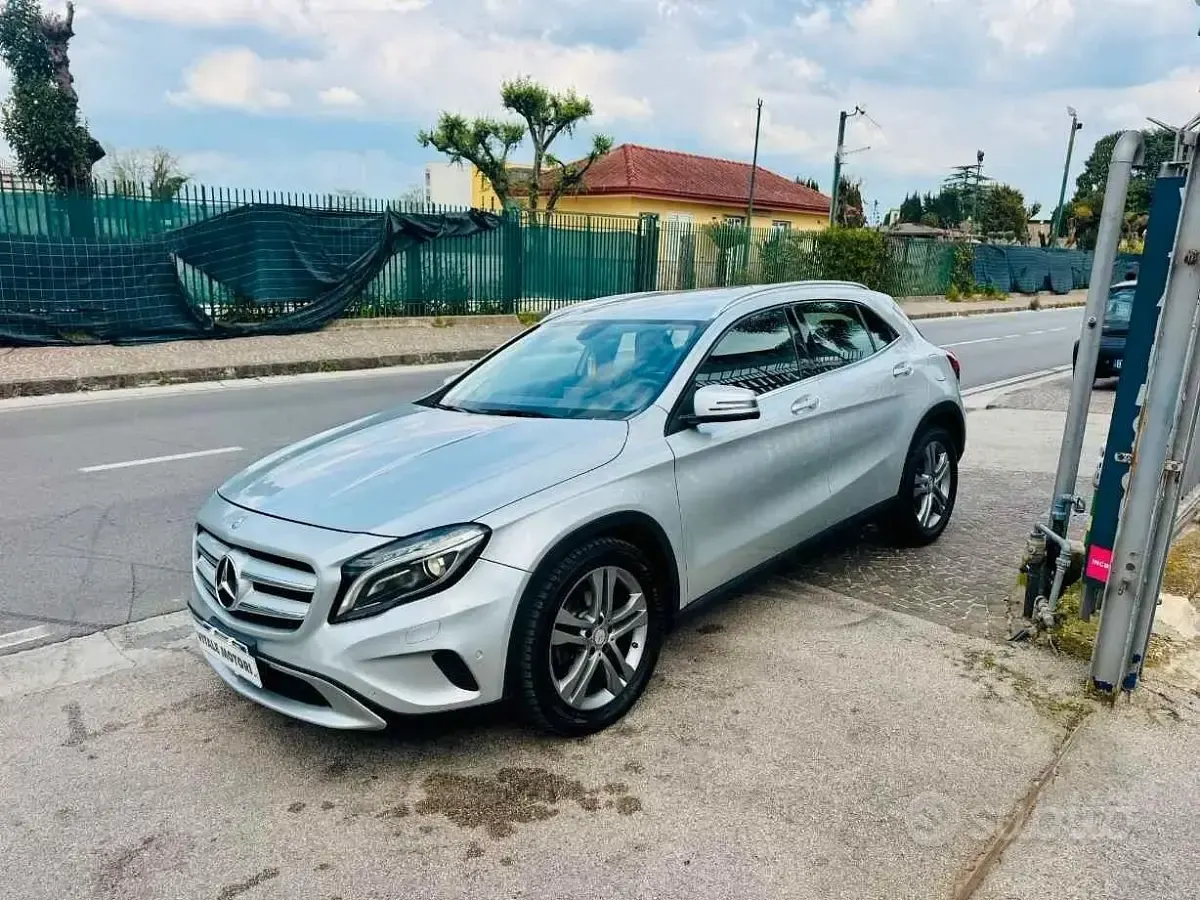 Gebraucht Mercedes GLA220 Premium 170 PS (125 kW) 2014 Grau SUV