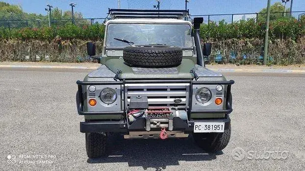 Usata Land Rover Defender 122 CV (89 kW) 1989 Verde SUV