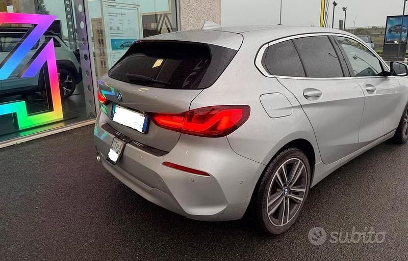 Usata BMW 116 Sport Line 116 CV (85 kW) 2021 Argento Utilitaria