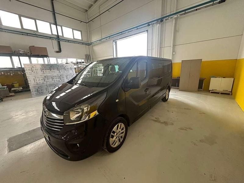 Usata Opel Vivaro 140 CV (102 kW) 2015 Nero Monovolume