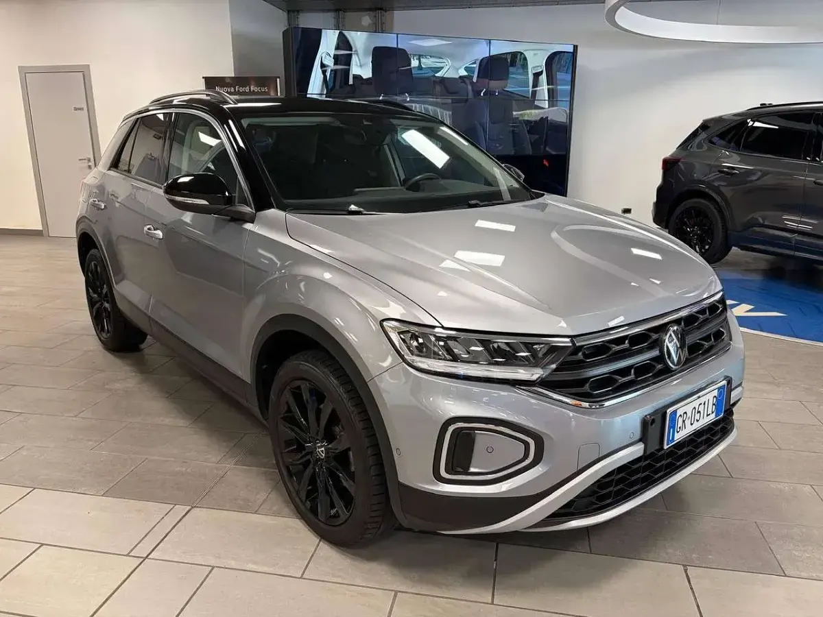Usata VW T-Roc Sportline 110 CV (80 kW) 2023 Pyrit silver / tetto nero SUV