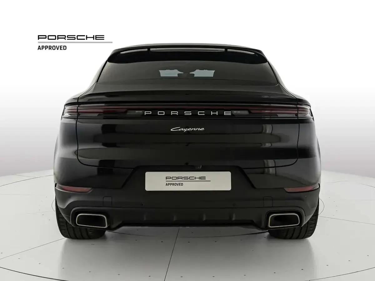 Usata Porsche Cayenne 470 CV (345 kW) 2024 Nero metallizzato SUV