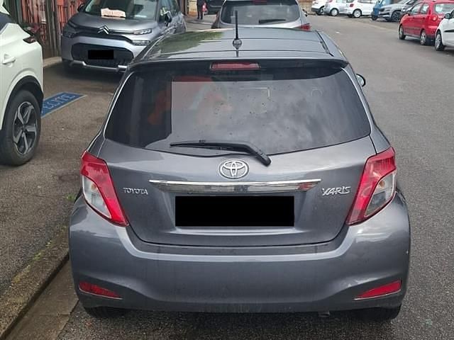 Usata Toyota Yaris Style 90 CV (66 kW) 2012 Grigio Berlina