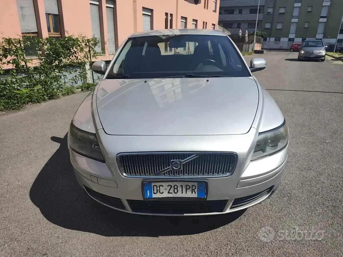 Usata Volvo V50 170 CV (125 kW) 2006 Grigio Station wagon