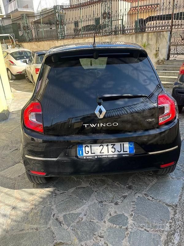 Usata Renault Twingo Urban Night 30 kW (42 CV) 2022 Nero Utilitaria