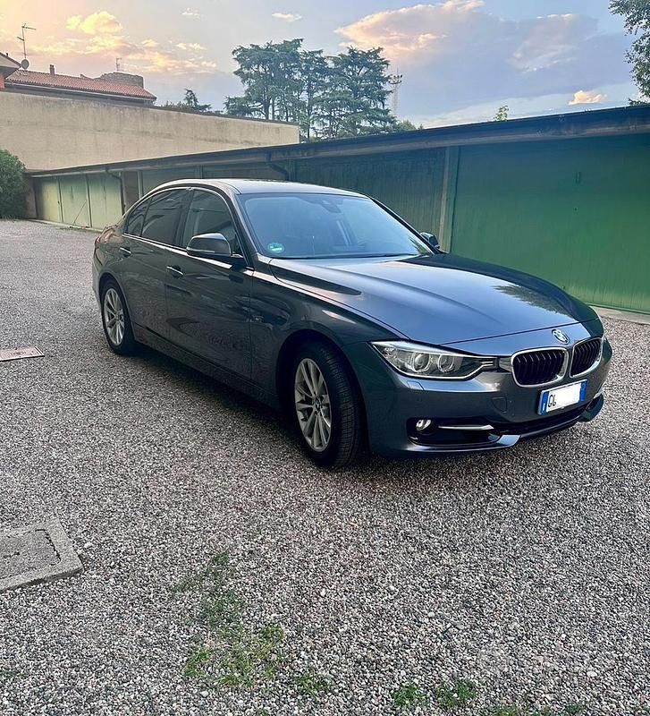 Usata BMW 325 Sport Line 224 CV (164 kW) 2015 Grigio Berlina