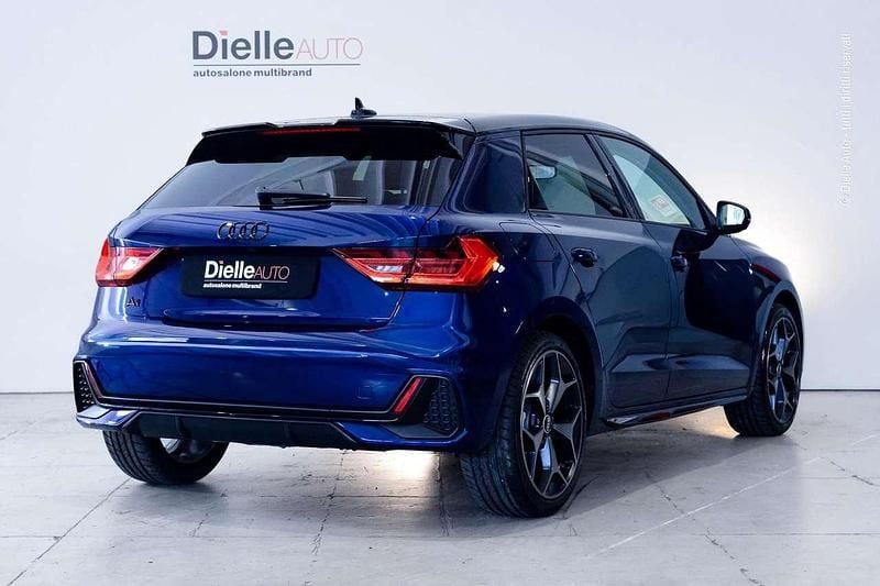 Nuova Audi A1 116 CV (85 kW) 2026 Blu navarra met. / tetto nero SUV