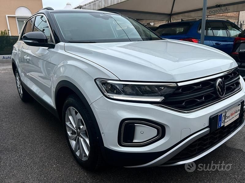 Usata VW T-Roc Life 110 CV (80 kW) 2023 Bianco SUV
