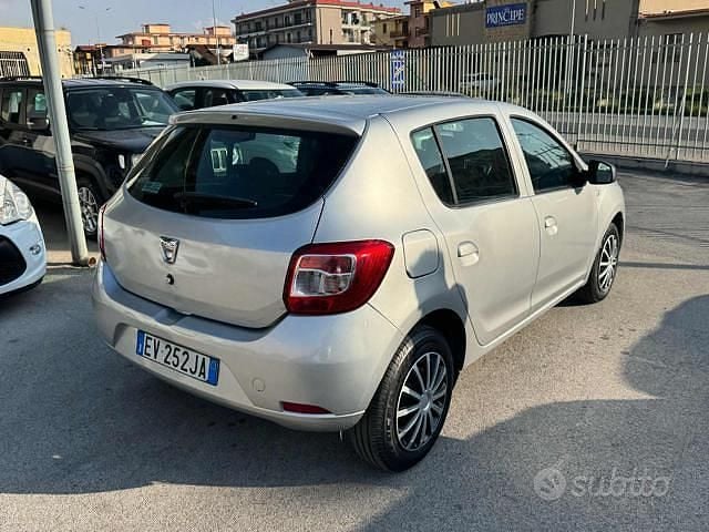 Usata Dacia Sandero Ambiance 75 CV (55 kW) 2014 Grigio Berlina