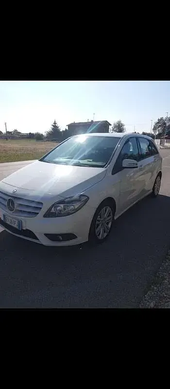Usata Mercedes B180 109 CV (80 kW) 2015 Utilitaria