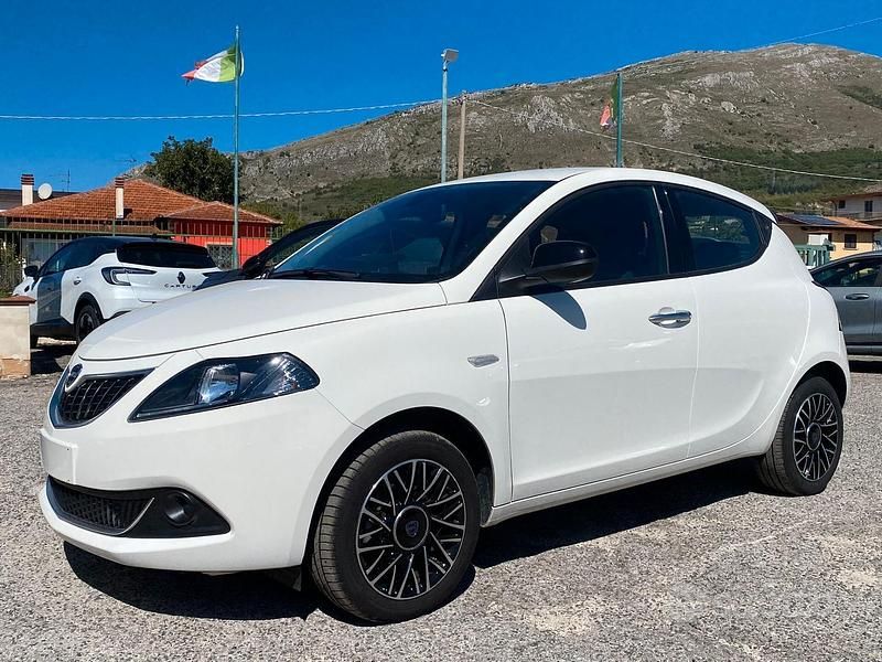 Usata Lancia Ypsilon S 69 CV (50 kW) 2024 Bianco Utilitaria