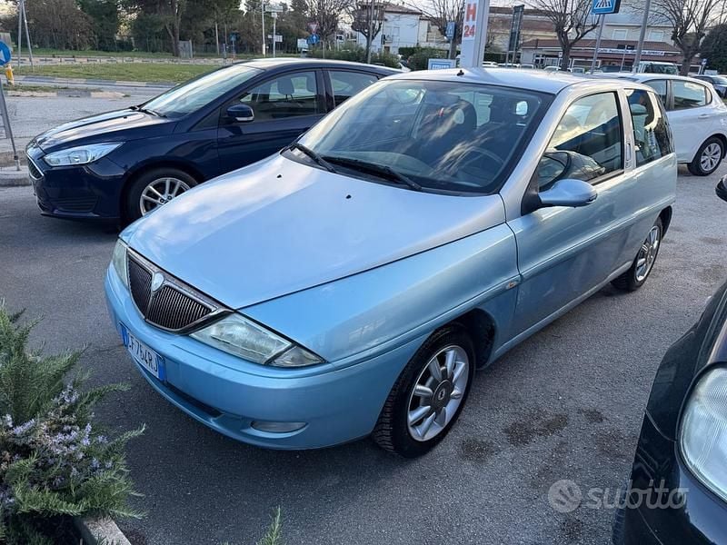 Usata Lancia Ypsilon 60 CV (44 kW) 2003 Blu Utilitaria