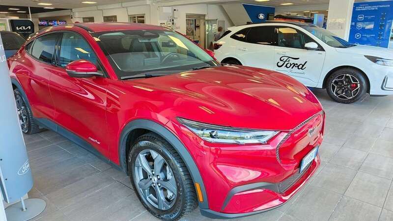 Usata Ford Mustang Mach-E Standard Range 197 kW (269 CV) 2022 Rapid red SUV