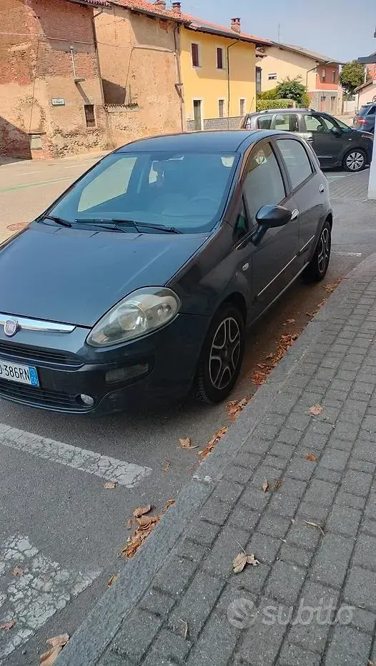 Usata Fiat Punto 65 CV (47 kW) 2010 Grigio Utilitaria