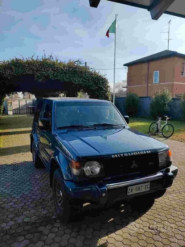 Usata Mitsubishi Pajero Top 150 CV (110 kW) 1993 Grigio SUV