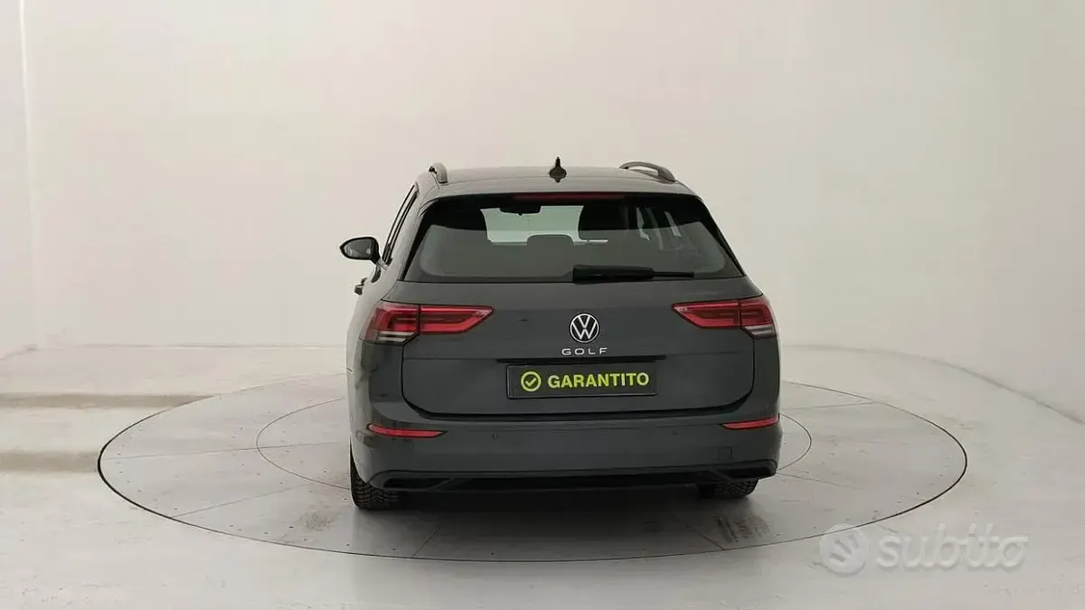 Usata VW Golf VIII Life 150 CV (110 kW) 2022 Grigio Station wagon