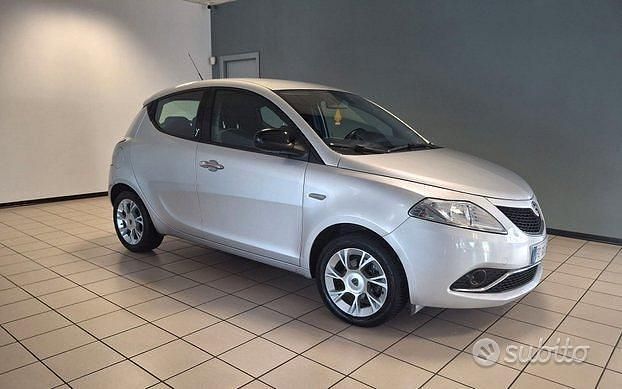 Grigio Usata 2016 Lancia Ypsilon Due volumi | 8500 € (Buon prezzo) - Immagine 1/4