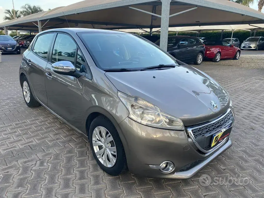 Usata Peugeot 208 Active 68 CV (50 kW) 2012 Grigio Utilitaria