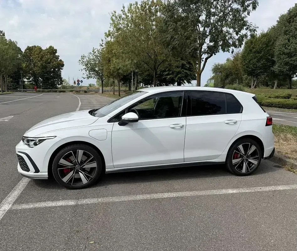 Usata VW Golf VIII GTE 150 CV (110 kW) 2021 Bianco Utilitaria