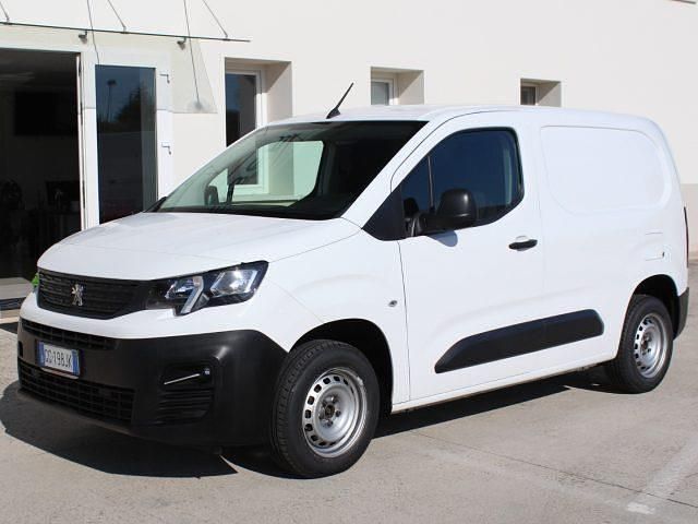 Bianco pastello Usata 2021 Peugeot Partner Premium Furgone | 12.200 € (Buon prezzo) - Immagine 1/4