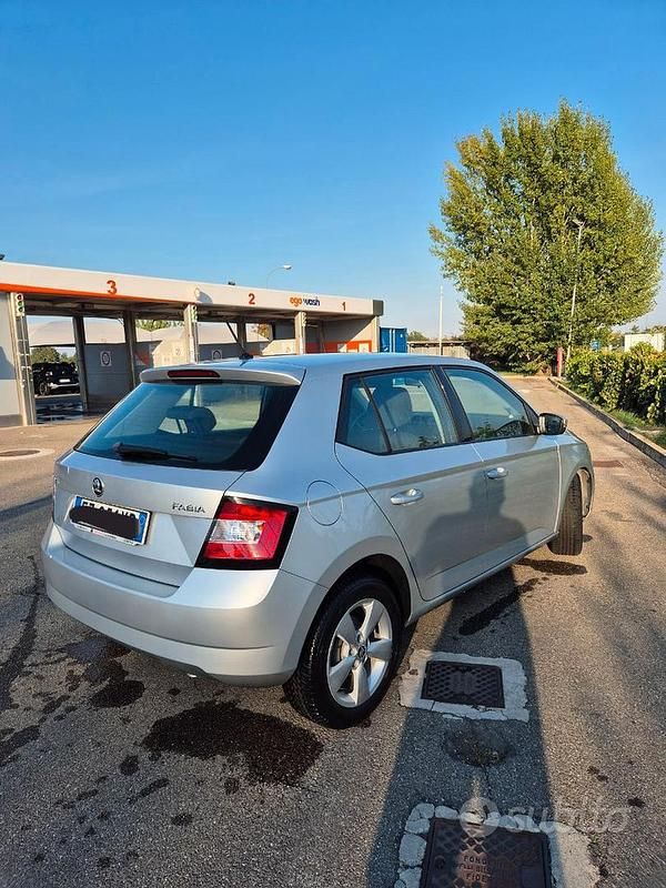 Usata Skoda Fabia 90 CV (66 kW) 2015 Grigio Utilitaria