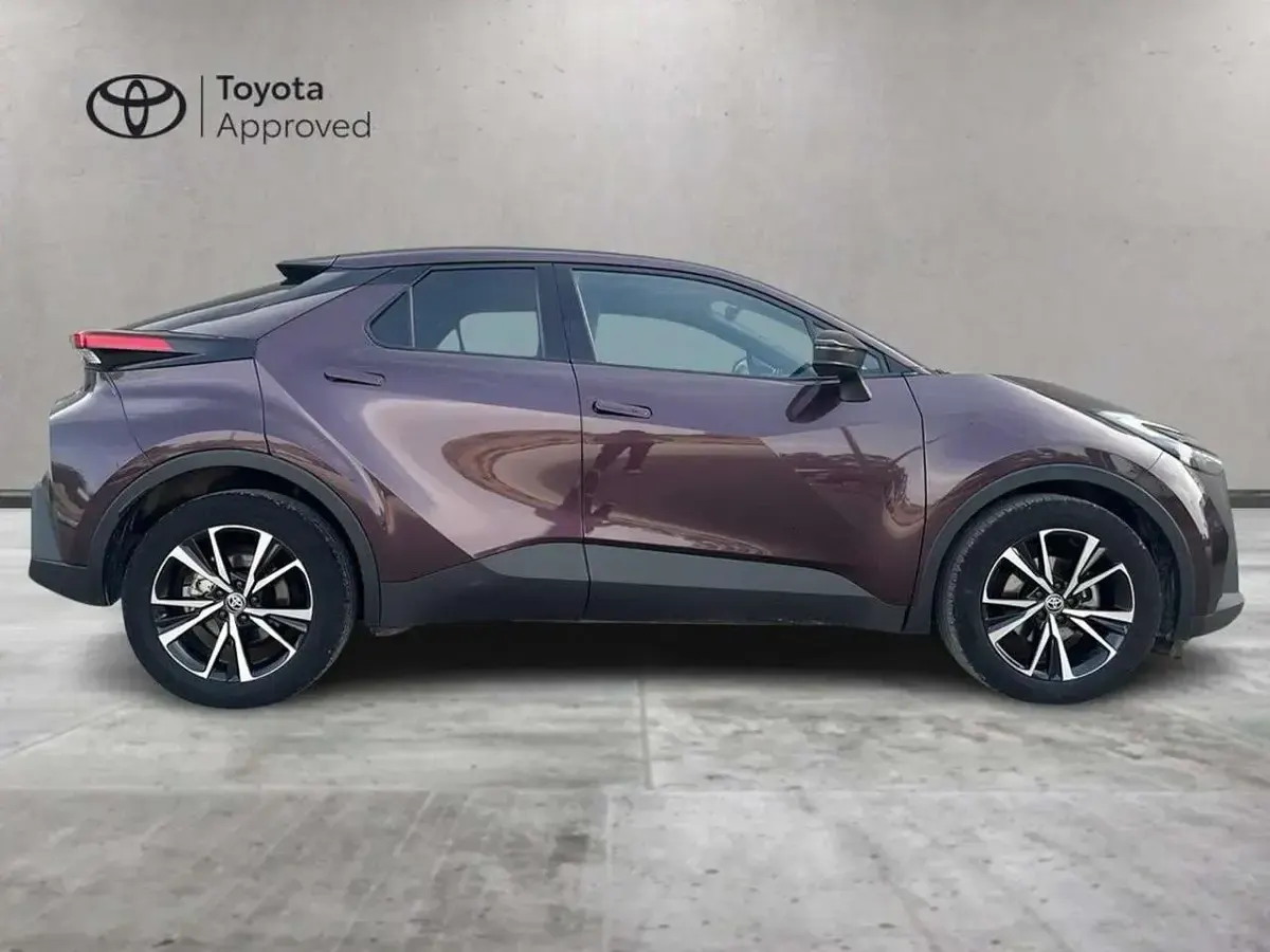 Usata Toyota C-HR Trend 140 CV (102 kW) 2024 Lilla SUV