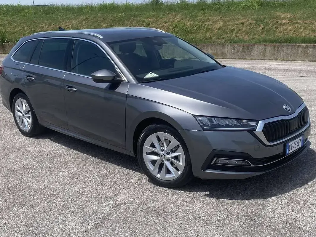 Usata Skoda Octavia Style 150 CV (110 kW) 2024 Grigio Station wagon