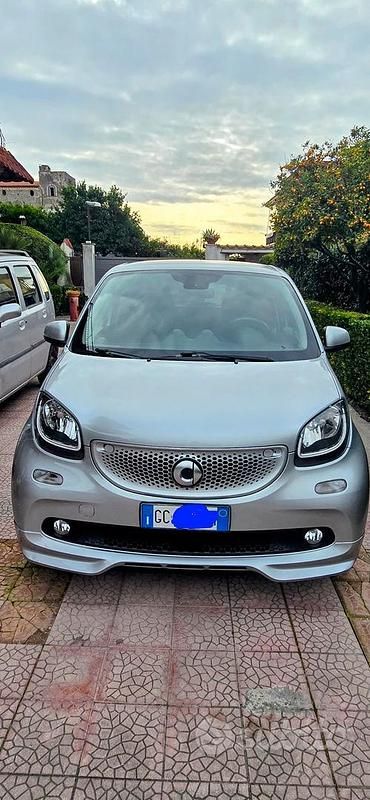 Grigio Usata 2019 Smart ForFour Passion Utilitaria | 11.000 € (Buon prezzo) - Immagine 1/4