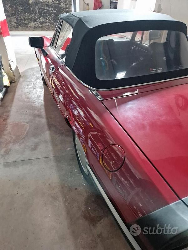 Usata Alfa Romeo Spider 128 CV (94 kW) 1989 Rosso Cabrio