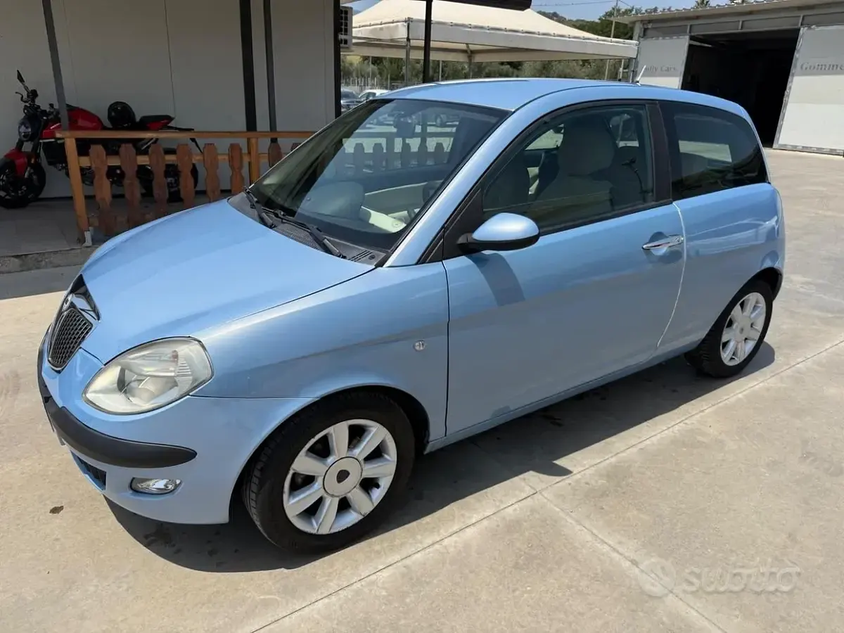 Usata Lancia Ypsilon 69 CV (50 kW) 2006 Bluazzurro Utilitaria