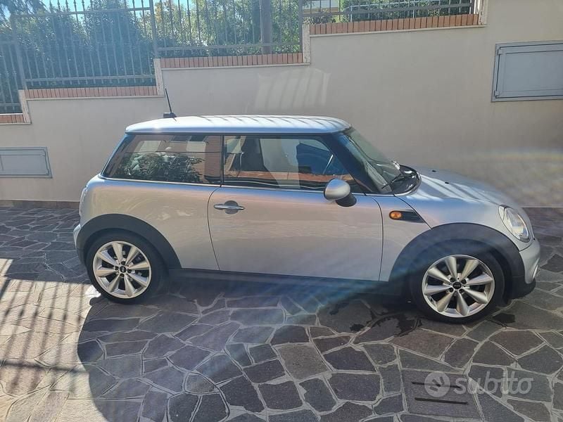 Usata Mini Cooper D 112 CV (82 kW) 2010 Grigio Utilitaria