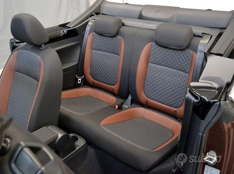 Usata VW Beetle Cabriolet Sport 150 CV (110 kW) 2017 Marrone Cabrio