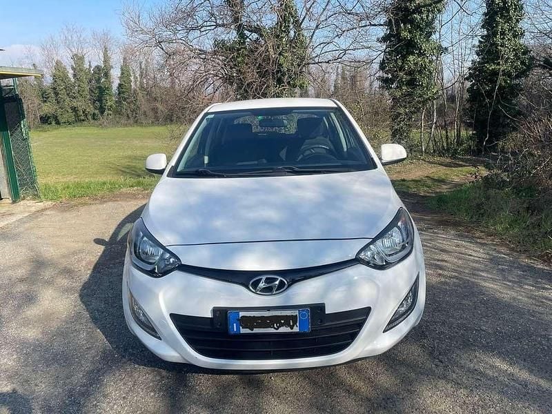 Usata Hyundai i20 Classic 75 CV (55 kW) 2015 Bianco Utilitaria