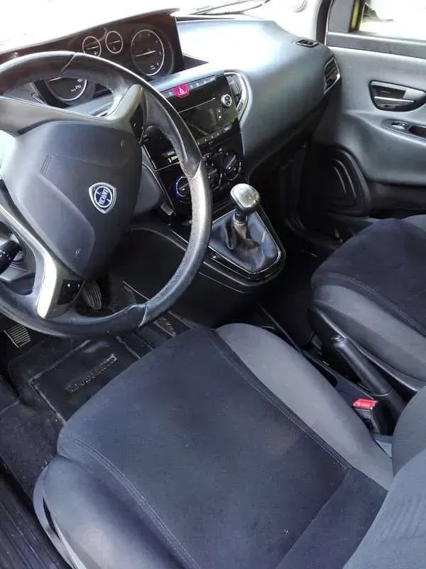 Usata Lancia Ypsilon Gold 95 CV (69 kW) 2013 Bianco Utilitaria