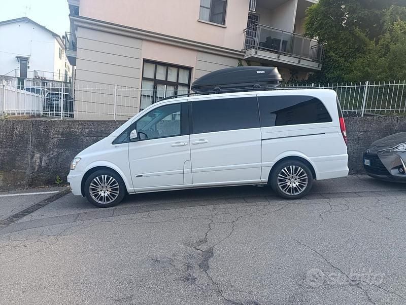 Bianco Usata 2012 Mercedes Viano Monovolume | 23.000 € (Molto cara) - Immagine 1/4