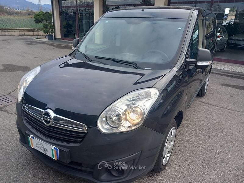Nero Usata 2015 Opel Combo Monovolume | 7000 € (Buon prezzo) - Immagine 1/4