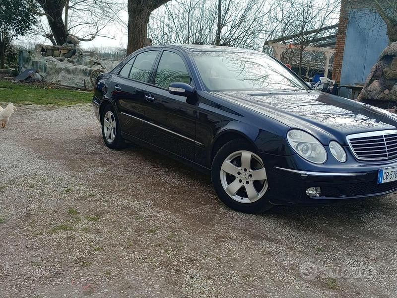 Usata Mercedes E270 Avantgarde 170 CV (125 kW) 2002 Blu Station wagon