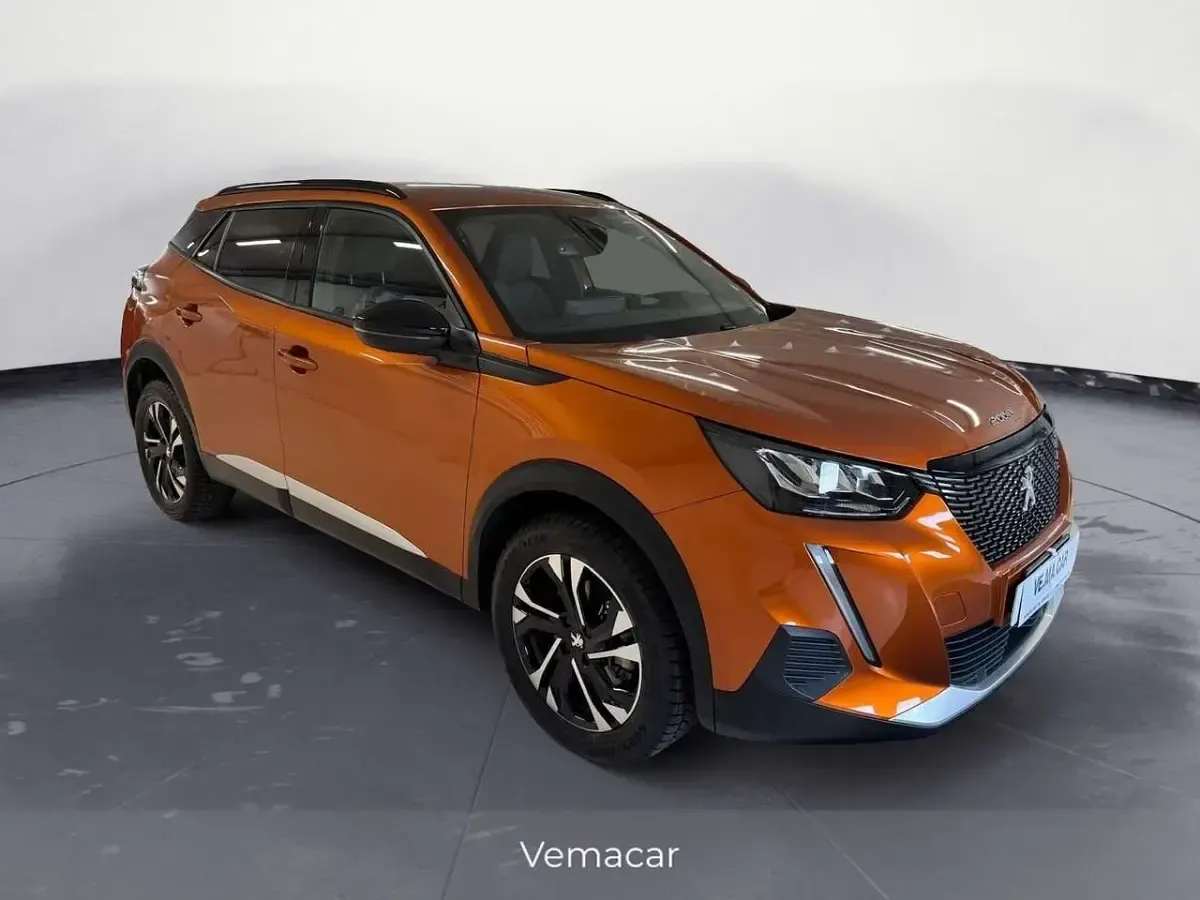 Usata Peugeot 2008 Allure 131 CV (96 kW) 2023 Arancione SUV