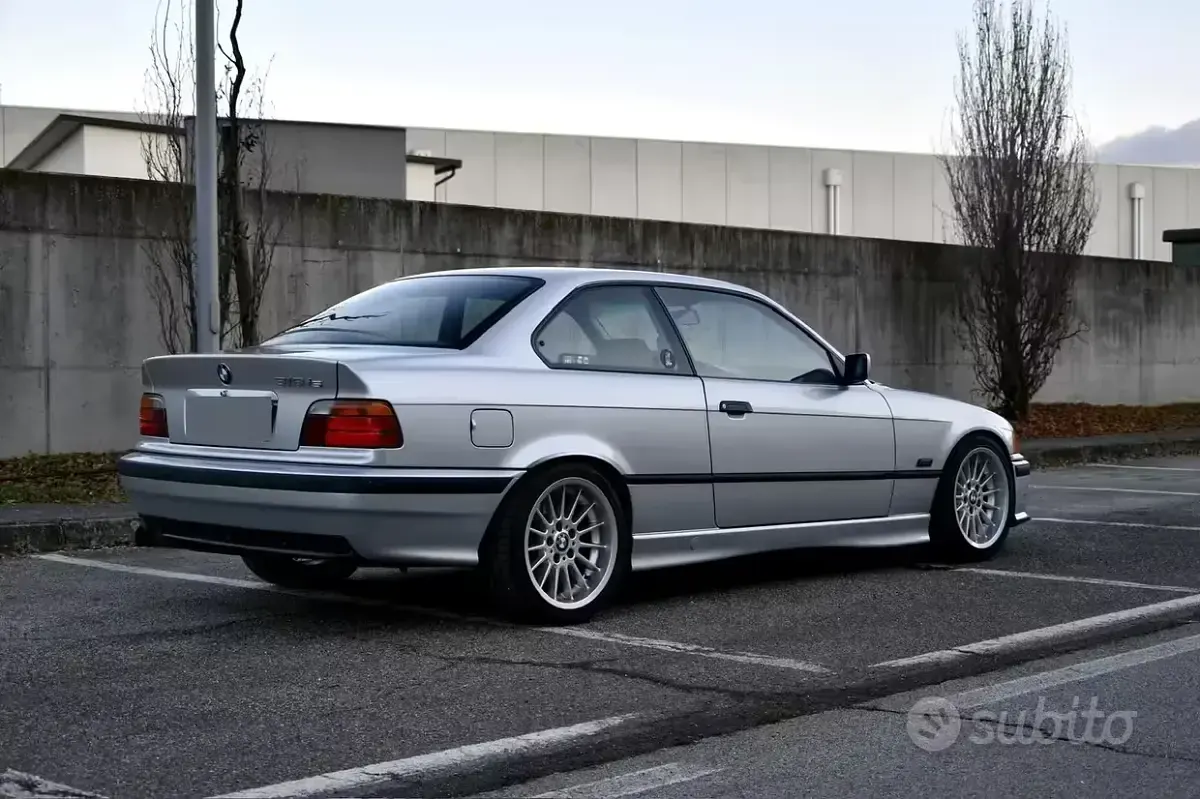 Usata BMW 318 140 CV (102 kW) 1992 Grigio Coupé