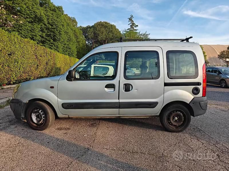 Usata Renault Kangoo 75 CV (55 kW) 2005 Grigio Monovolume