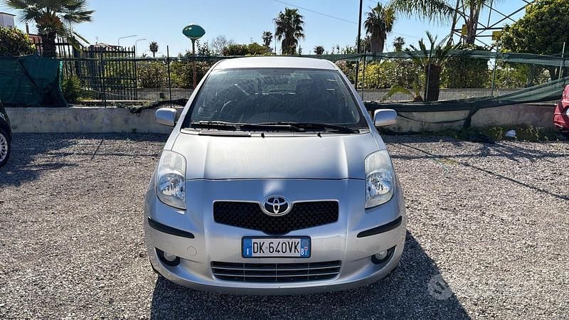 Usata Toyota Yaris 87 CV (63 kW) 2008 Grigio Utilitaria