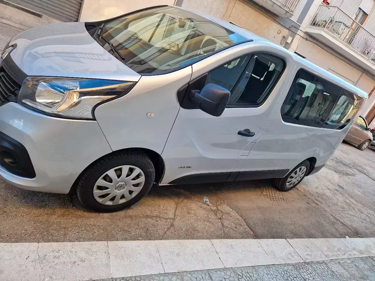 Usata Renault Trafic 115 CV (84 kW) 2015 Grigio Monovolume