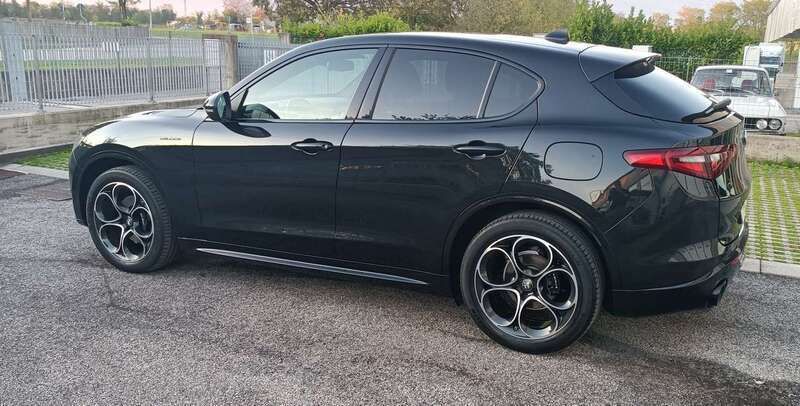 Usata Alfa Romeo Stelvio Veloce 209 CV (153 kW) 2021 Nero SUV