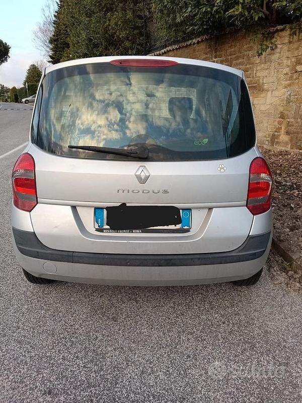 Käytetty Renault Modus 75 HP (55 kW) 2009 Harmaa Tila-auto